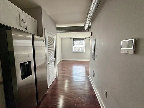 3rd image of 302 Richmond St #A14
