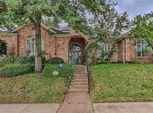 2418 Park Run Dr, Arlington, TX 76016