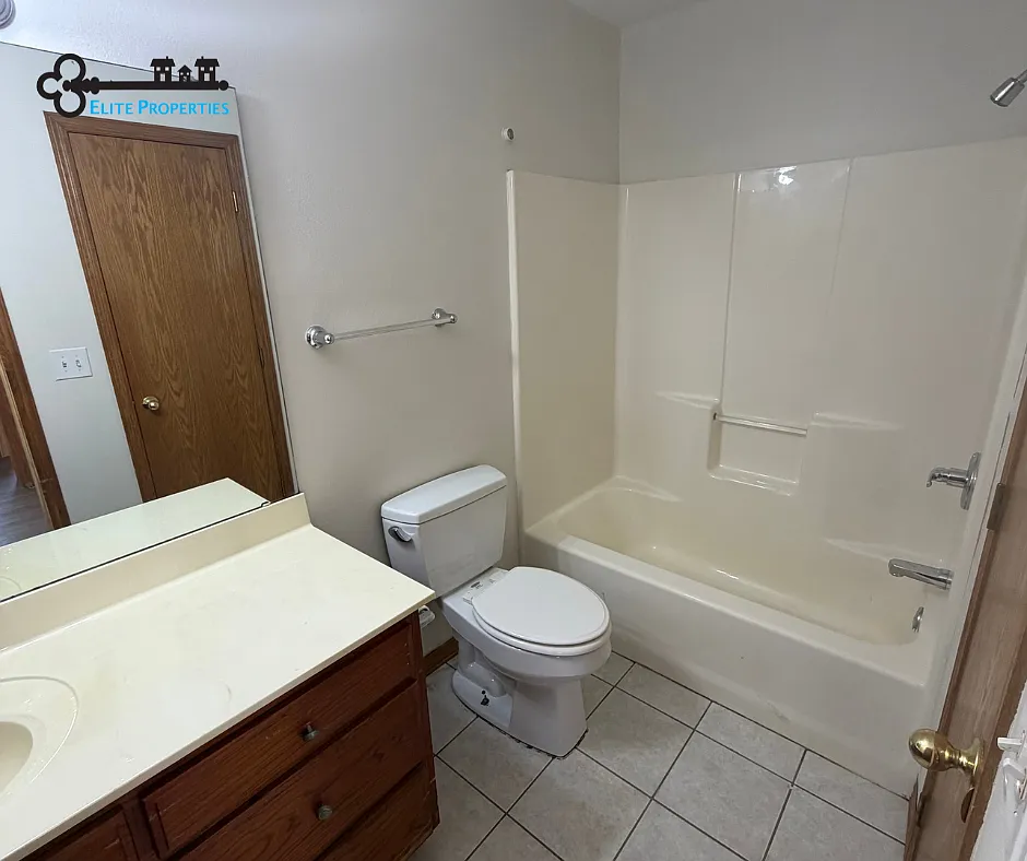 2 bed, $1,000 — Photo 2
