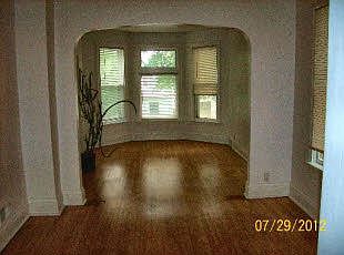 2nd image of 1915 W Larchmont Ave