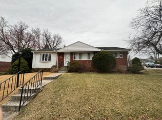 701 Robert Rd, Rockville, MD 20850