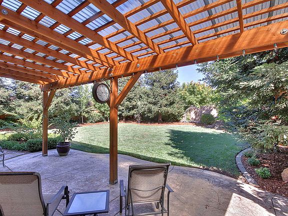 2nd image of 2535 Hawk Crest Dr