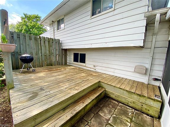 5th image of 22365 Sharon Ln