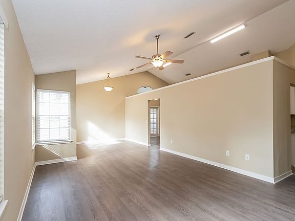 3rd image of 201 Charlemagne Cir