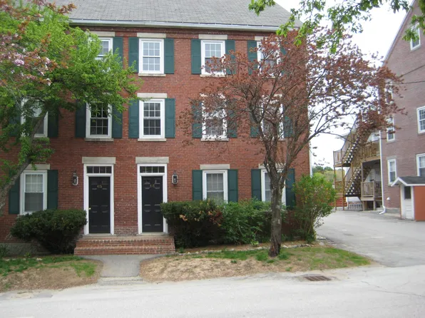 418 2nd St #3, Rollinsford, NH 03869