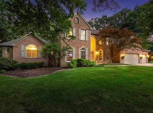 420 W Ravinwoods Rd, Peoria, IL 61615