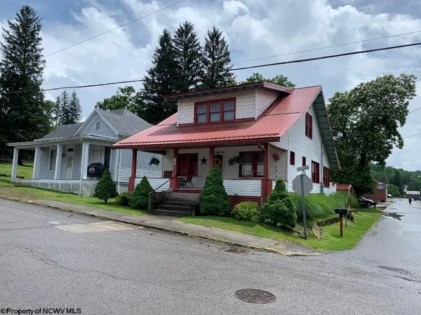 152 Bridge St, Belington, WV 26250