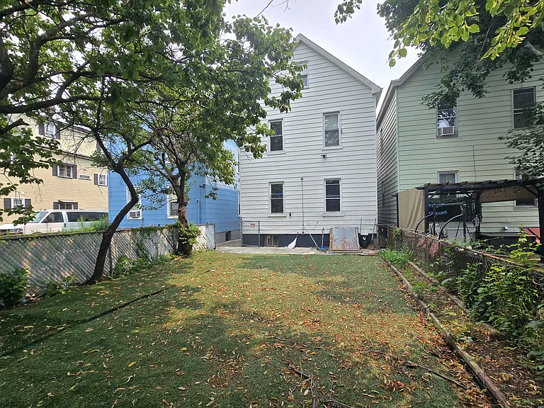 24 Harrison Pl #1 — Photo 16