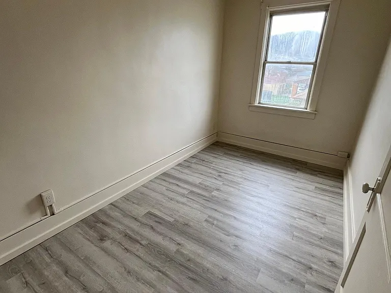 135 Jane St — Photo 8