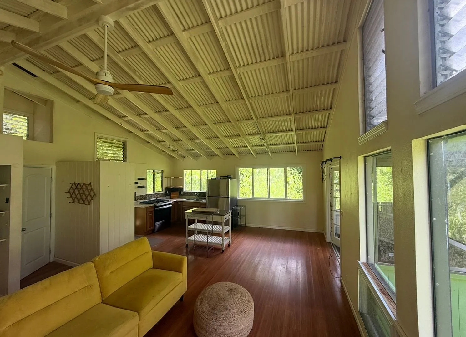 Remote riverside Kilauea cottage. — Photo 4