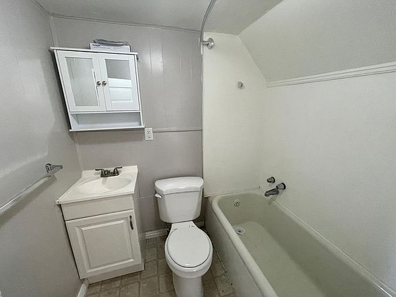3rd image of 520 N Dexter St