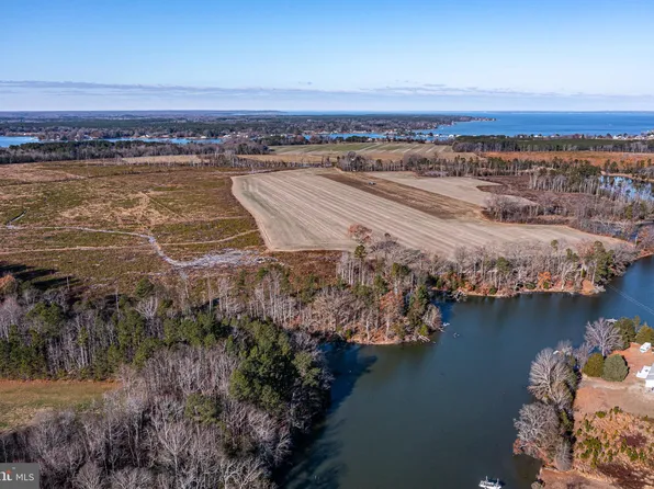 3352 Coles Point Rd, Hague, VA 22469