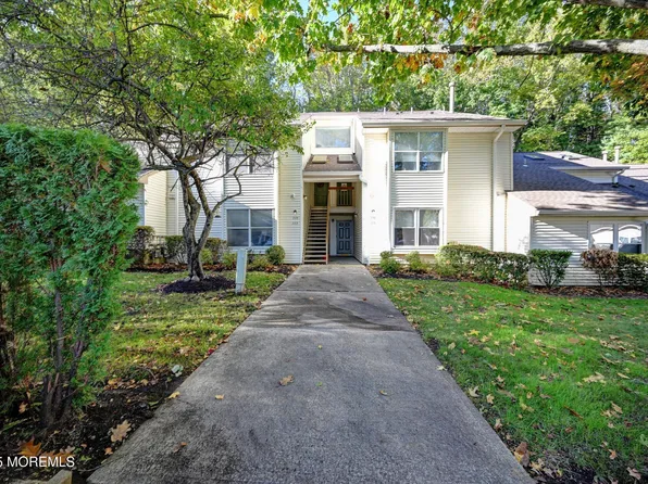 335 Sunshine Court, Englishtown, NJ 07726