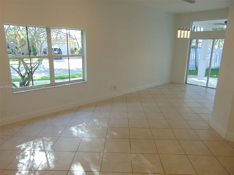 624 Vista Meadows Dr — Photo 4
