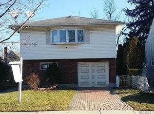 140 Perry St, Hempstead, NY 11550