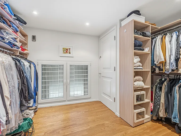 240 Centre St #4R — Photo 12