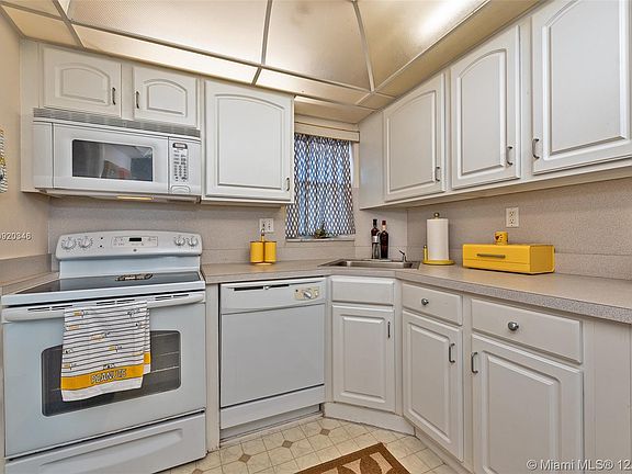 3rd image of 8900 Washington Blvd #Penthouse 6