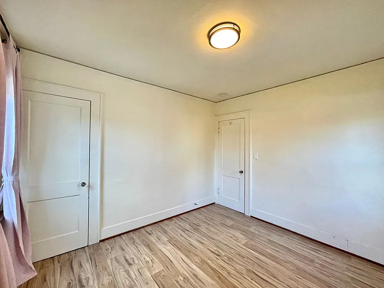 5222 35th Ave NE — Photo 15