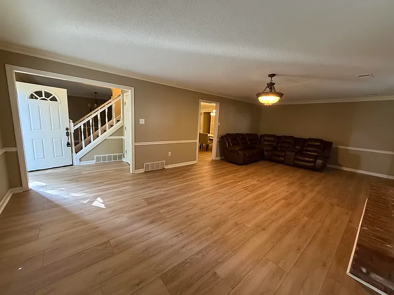 8149 Kimbrook Dr — Photo 4