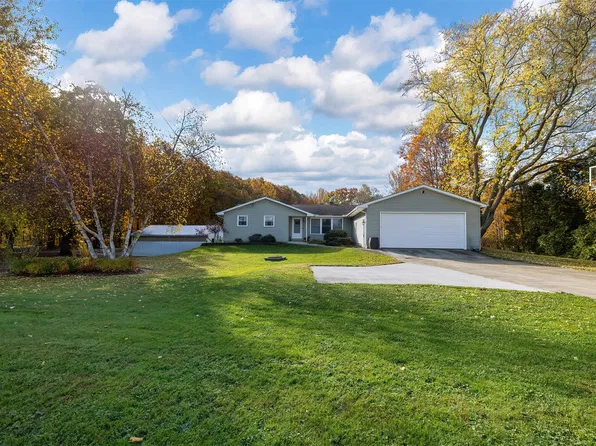 10509 Cross Station Rd, Girard, PA 16417