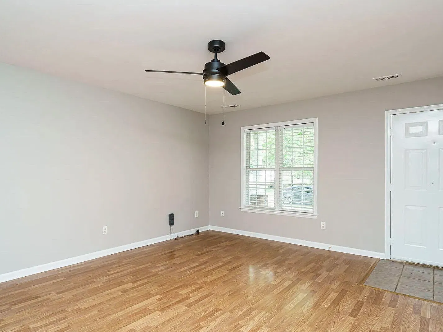 3 bed, 1056 sqft, $1,900 — Photo 4