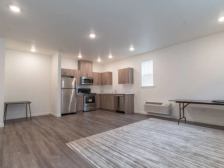 2630 NE Dekum St — Photo 3