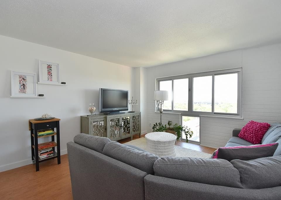 1st image of 3600 Montrose Blvd Unit 1209