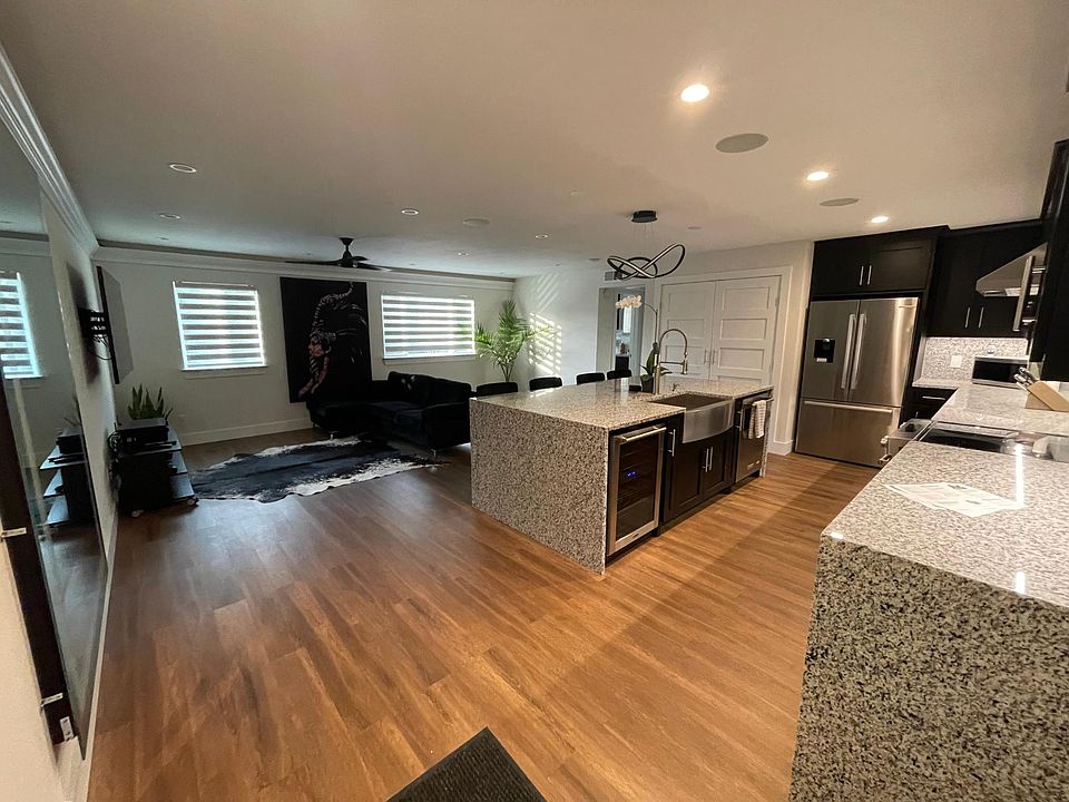 1st image of 5735 Gaston Ave #223