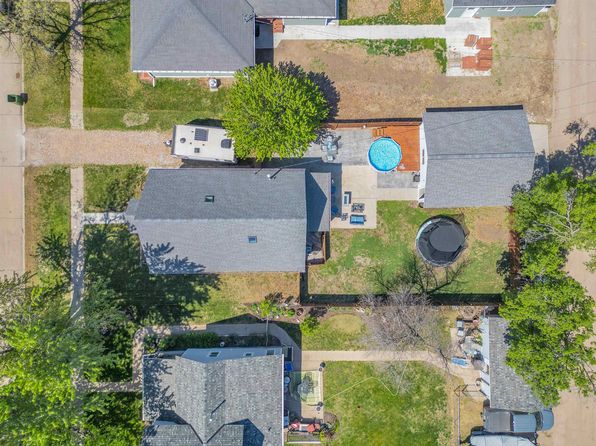 306 E 29th St, Kearney, NE 68847