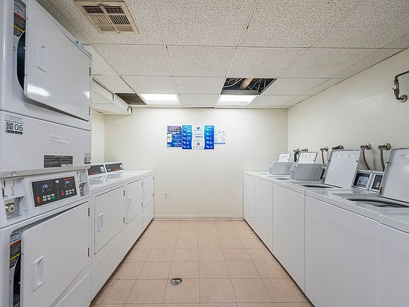 4th image of 7211 Cozycroft Ave #1-1-23