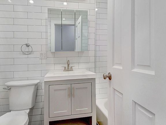 5th image of 247 Harman St APT 2L