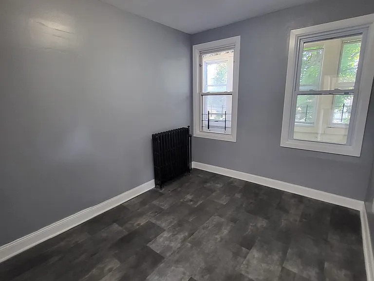 132 Oliver Ave #3R — Photo 9