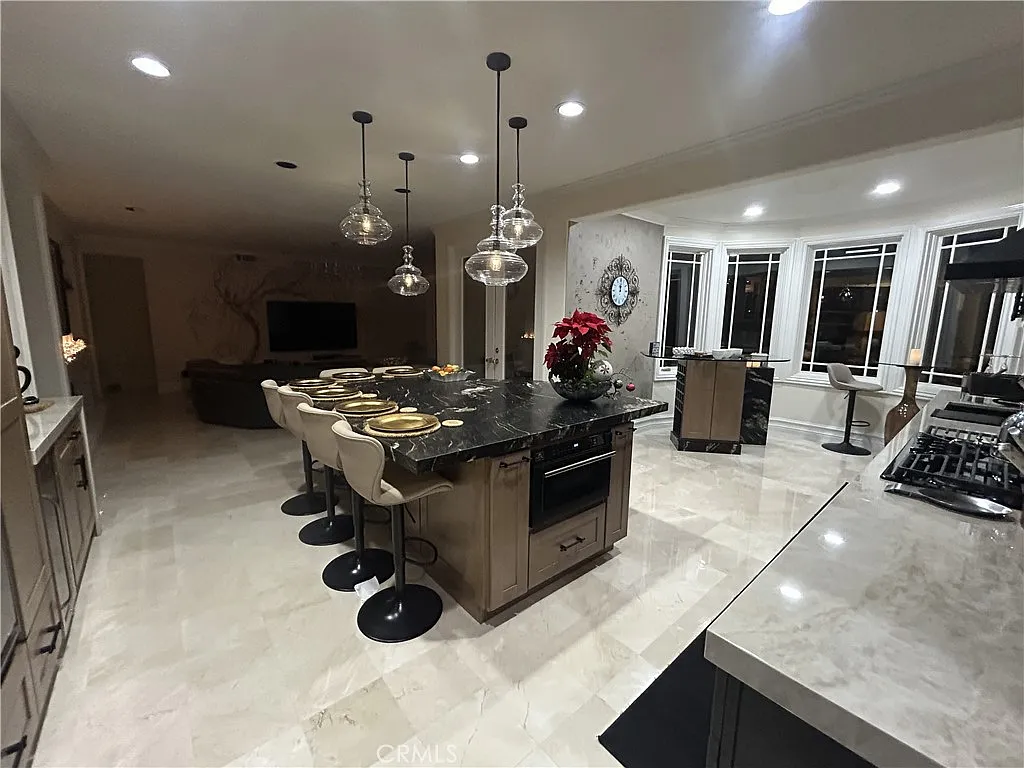 6 bed, 3.5 bath, 3450 sqft, $8,200 — Photo 4