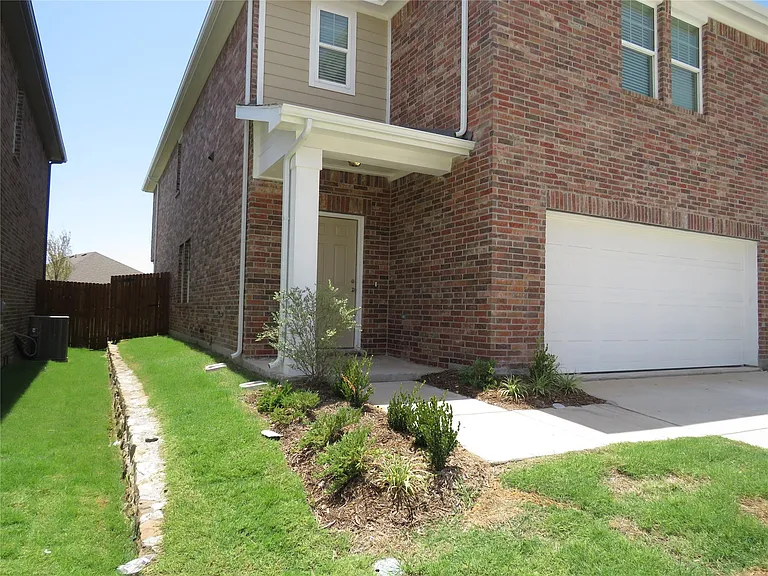 611 Delaware Ave — Photo 4