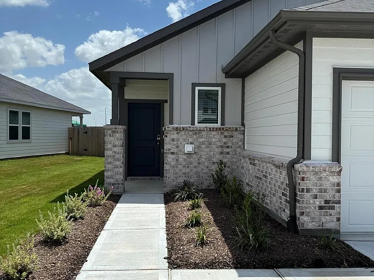 18023 Lasso Mills Dr — Photo 3