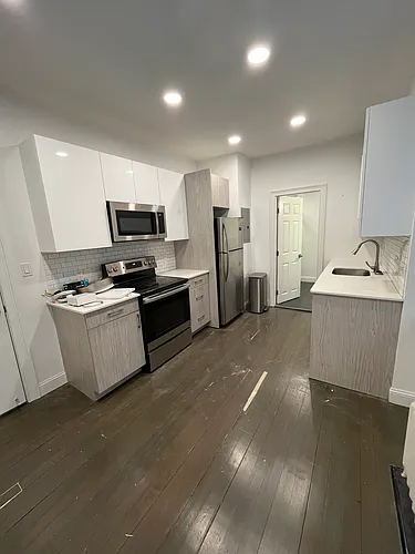 31 Temple St Photo 1
