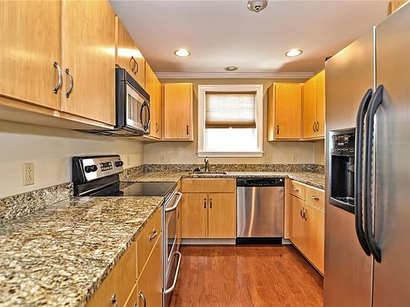 4th image of 600 N Broadway St #2A