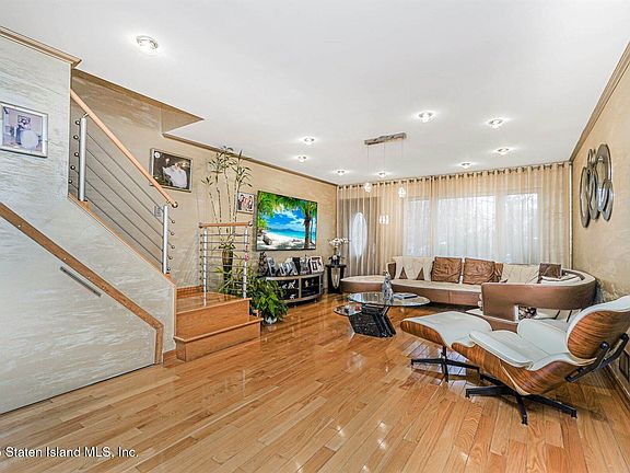 4th image of 4364 Richmond Ave