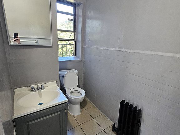 4th image of 374 Hillside Ave APT 6
