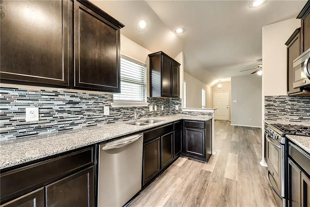 3 bed, 1408 sqft, $2,340 — Photo 4