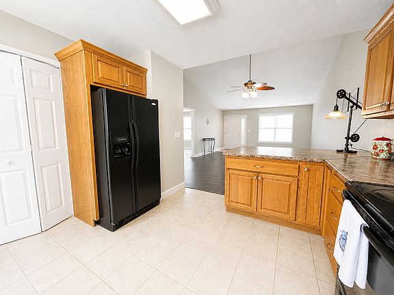 5th image of 102A Kerlee St