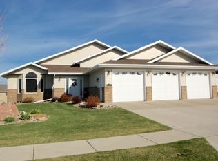 4601 Feldspar Dr, Bismarck, ND 58503