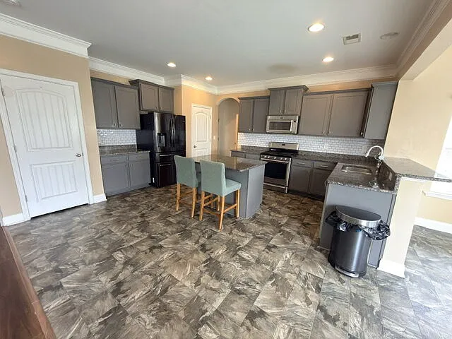 124 Glenellen Rd — Photo 2