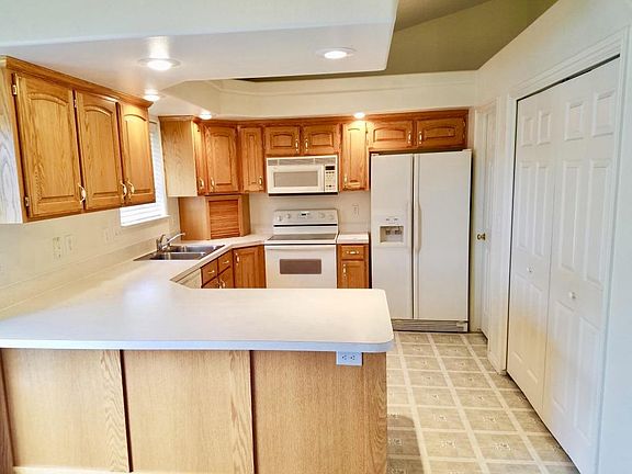 4th image of 1312 Windsor Dr
