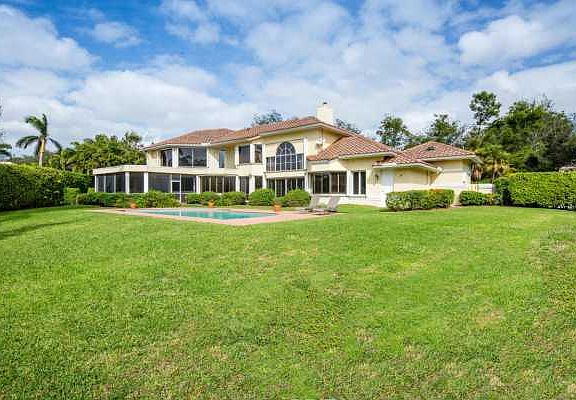 Home For Sale In Les Jardins