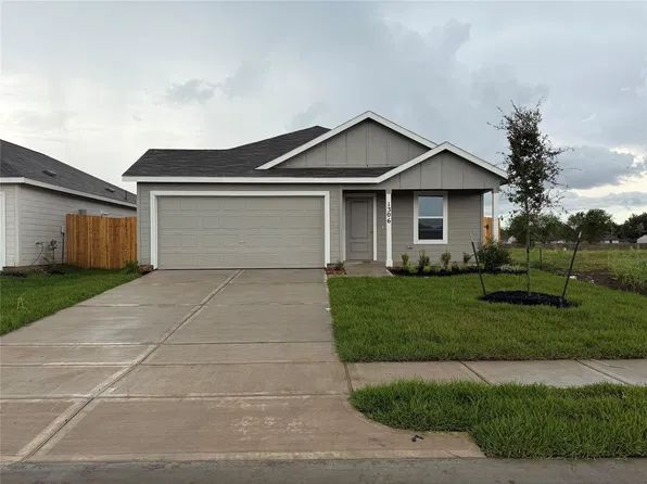 1306 Wharton Lakes Blvd, Wharton, TX 77488
