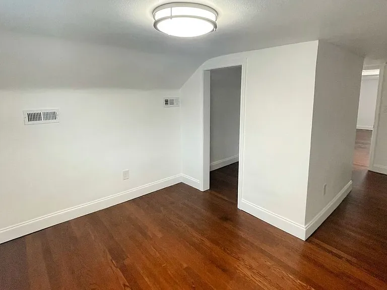 605 Fairview — Photo 12