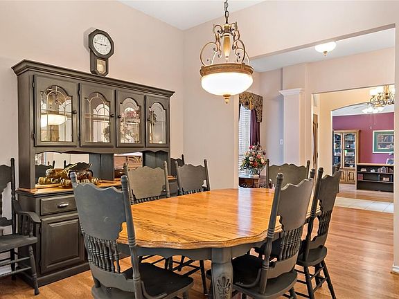 2nd image of 317 Saddlebrook Dr