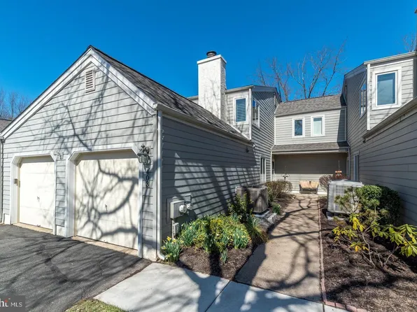 403 Henley Ct, Doylestown, PA 18901