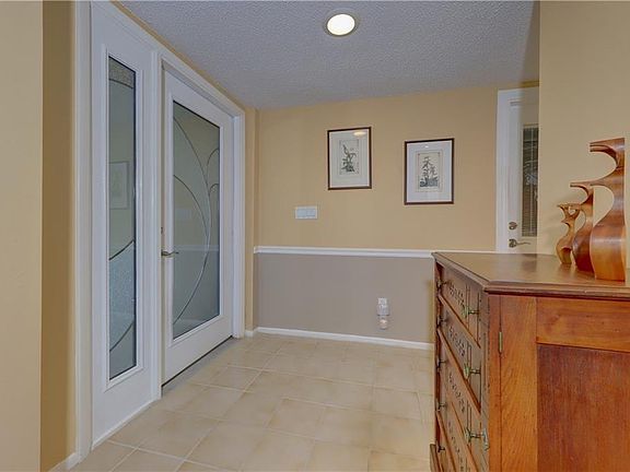 3rd image of 2861 Thistle Ct N